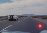 Immagine di gli uomini guidano nel deserto United States USA, 1967, secondo 6 filmato di repertorio 65675079696