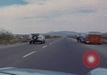 Immagine di gli uomini guidano nel deserto United States USA, 1967, secondo 7 filmato di repertorio 65675079696