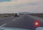 Immagine di gli uomini guidano nel deserto United States USA, 1967, secondo 8 filmato di repertorio 65675079696