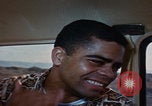 Immagine di gli uomini guidano nel deserto United States USA, 1967, secondo 19 filmato di repertorio 65675079696