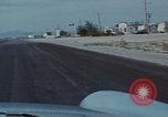 Immagine di gli uomini guidano nel deserto United States USA, 1967, secondo 38 filmato di repertorio 65675079696