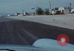 Immagine di gli uomini guidano nel deserto United States USA, 1967, secondo 40 filmato di repertorio 65675079696