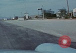 Immagine di gli uomini guidano nel deserto United States USA, 1967, secondo 42 filmato di repertorio 65675079696