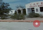 Immagine di gli uomini guidano nel deserto United States USA, 1967, secondo 48 filmato di repertorio 65675079696