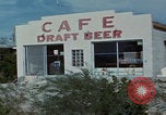Immagine di gli uomini guidano nel deserto United States USA, 1967, secondo 52 filmato di repertorio 65675079696