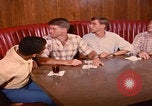 Immagine di le coppie degli anni '60 ballano Las Vegas Nevada USA, 1967, secondo 13 filmato di repertorio 65675079699