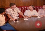 Immagine di le coppie degli anni '60 ballano Las Vegas Nevada USA, 1967, secondo 16 filmato di repertorio 65675079699