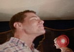 Immagine di le coppie degli anni '60 ballano Las Vegas Nevada USA, 1967, secondo 20 filmato di repertorio 65675079699
