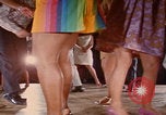 Immagine di le coppie degli anni '60 ballano Las Vegas Nevada USA, 1967, secondo 34 filmato di repertorio 65675079699