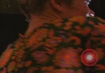 Immagine di le coppie degli anni '60 ballano Las Vegas Nevada USA, 1967, secondo 42 filmato di repertorio 65675079699