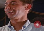 Immagine di le coppie degli anni '60 ballano Las Vegas Nevada USA, 1967, secondo 47 filmato di repertorio 65675079699