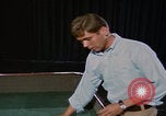 Immagine di le coppie degli anni '60 ballano Las Vegas Nevada USA, 1967, secondo 56 filmato di repertorio 65675079699