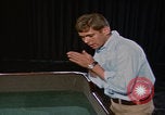 Immagine di le coppie degli anni '60 ballano Las Vegas Nevada USA, 1967, secondo 58 filmato di repertorio 65675079699