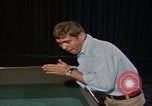 Immagine di le coppie degli anni '60 ballano Las Vegas Nevada USA, 1967, secondo 61 filmato di repertorio 65675079699