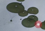 Standbild Khe Sanh Airdrop Vietnam Khe Sanh Vietnam, 1968, aus Sekunde 6 historischem Filmmaterial Videoclip 65675079752