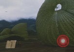 Standbild Khe Sanh Airdrop Vietnam Khe Sanh Vietnam, 1968, aus Sekunde 14 historischem Filmmaterial Videoclip 65675079752