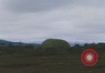 Standbild Khe Sanh Airdrop Vietnam Khe Sanh Vietnam, 1968, aus Sekunde 18 historischem Filmmaterial Videoclip 65675079752