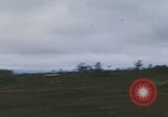 Standbild Khe Sanh Airdrop Vietnam Khe Sanh Vietnam, 1968, aus Sekunde 19 historischem Filmmaterial Videoclip 65675079752