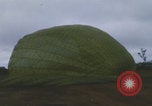 Standbild Khe Sanh Airdrop Vietnam Khe Sanh Vietnam, 1968, aus Sekunde 21 historischem Filmmaterial Videoclip 65675079752
