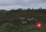 Standbild Khe Sanh Airdrop Vietnam Khe Sanh Vietnam, 1968, aus Sekunde 24 historischem Filmmaterial Videoclip 65675079752