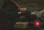 Standbild Khe Sanh Airdrop Vietnam Khe Sanh Vietnam, 1968, aus Sekunde 29 historischem Filmmaterial Videoclip 65675079752