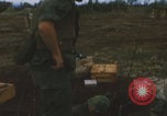 Standbild Khe Sanh Airdrop Vietnam Khe Sanh Vietnam, 1968, aus Sekunde 30 historischem Filmmaterial Videoclip 65675079752