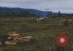 Standbild Khe Sanh Airdrop Vietnam Khe Sanh Vietnam, 1968, aus Sekunde 42 historischem Filmmaterial Videoclip 65675079752