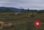 Standbild Khe Sanh Airdrop Vietnam Khe Sanh Vietnam, 1968, aus Sekunde 43 historischem Filmmaterial Videoclip 65675079752