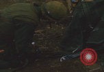 Standbild Khe Sanh Airdrop Vietnam Khe Sanh Vietnam, 1968, aus Sekunde 47 historischem Filmmaterial Videoclip 65675079752