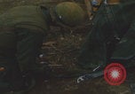 Standbild Khe Sanh Airdrop Vietnam Khe Sanh Vietnam, 1968, aus Sekunde 48 historischem Filmmaterial Videoclip 65675079752