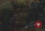 Standbild Khe Sanh Airdrop Vietnam Khe Sanh Vietnam, 1968, aus Sekunde 49 historischem Filmmaterial Videoclip 65675079752