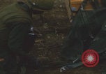 Standbild Khe Sanh Airdrop Vietnam Khe Sanh Vietnam, 1968, aus Sekunde 50 historischem Filmmaterial Videoclip 65675079752