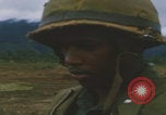 Standbild Khe Sanh Airdrop Vietnam Khe Sanh Vietnam, 1968, aus Sekunde 55 historischem Filmmaterial Videoclip 65675079752