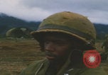 Standbild Khe Sanh Airdrop Vietnam Khe Sanh Vietnam, 1968, aus Sekunde 57 historischem Filmmaterial Videoclip 65675079752