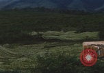 Standbild Khe Sanh Fracht Fallschirmabwurf Vietnam Krieg Khe Sanh Vietnam, 1968, aus Sekunde 20 historischem Filmmaterial Videoclip 65675079753