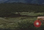 Standbild Khe Sanh Fracht Fallschirmabwurf Vietnam Krieg Khe Sanh Vietnam, 1968, aus Sekunde 22 historischem Filmmaterial Videoclip 65675079753