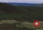Standbild Khe Sanh Fracht Fallschirmabwurf Vietnam Krieg Khe Sanh Vietnam, 1968, aus Sekunde 26 historischem Filmmaterial Videoclip 65675079753