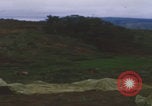Standbild Khe Sanh Fracht Fallschirmabwurf Vietnam Krieg Khe Sanh Vietnam, 1968, aus Sekunde 29 historischem Filmmaterial Videoclip 65675079753