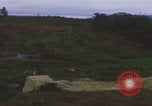 Standbild Khe Sanh Fracht Fallschirmabwurf Vietnam Krieg Khe Sanh Vietnam, 1968, aus Sekunde 30 historischem Filmmaterial Videoclip 65675079753