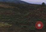 Standbild Khe Sanh Fracht Fallschirmabwurf Vietnam Krieg Khe Sanh Vietnam, 1968, aus Sekunde 34 historischem Filmmaterial Videoclip 65675079753