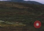 Standbild Khe Sanh Fracht Fallschirmabwurf Vietnam Krieg Khe Sanh Vietnam, 1968, aus Sekunde 35 historischem Filmmaterial Videoclip 65675079753