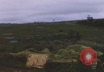 Standbild Khe Sanh Fracht Fallschirmabwurf Vietnam Krieg Khe Sanh Vietnam, 1968, aus Sekunde 46 historischem Filmmaterial Videoclip 65675079753