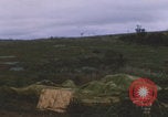 Standbild Khe Sanh Fracht Fallschirmabwurf Vietnam Krieg Khe Sanh Vietnam, 1968, aus Sekunde 47 historischem Filmmaterial Videoclip 65675079753