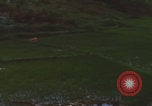 Standbild Khe Sanh Fracht Fallschirmabwurf Vietnam Krieg Khe Sanh Vietnam, 1968, aus Sekunde 49 historischem Filmmaterial Videoclip 65675079753