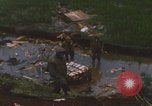 Standbild Khe Sanh Fracht Fallschirmabwurf Vietnam Krieg Khe Sanh Vietnam, 1968, aus Sekunde 58 historischem Filmmaterial Videoclip 65675079753