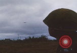 Image Guerre du Vietnam Khe Sanh cargo drop Khe Sanh Vietnam, 1968, de la seconde 3 séquences d'archives historiques vidéo 65675079755