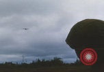 Image Guerre du Vietnam Khe Sanh cargo drop Khe Sanh Vietnam, 1968, de la seconde 9 séquences d'archives historiques vidéo 65675079755