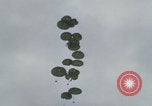 Image Guerre du Vietnam Khe Sanh cargo drop Khe Sanh Vietnam, 1968, de la seconde 22 séquences d'archives historiques vidéo 65675079755