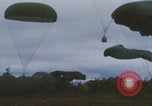 Image Guerre du Vietnam Khe Sanh cargo drop Khe Sanh Vietnam, 1968, de la seconde 39 séquences d'archives historiques vidéo 65675079755