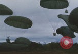 Image Guerre du Vietnam Khe Sanh cargo drop Khe Sanh Vietnam, 1968, de la seconde 40 séquences d'archives historiques vidéo 65675079755